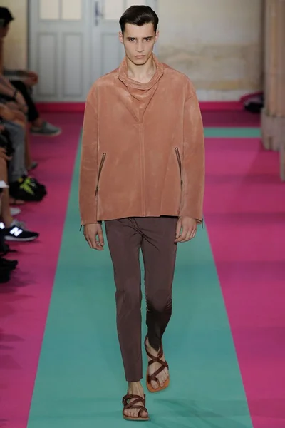 Look 19